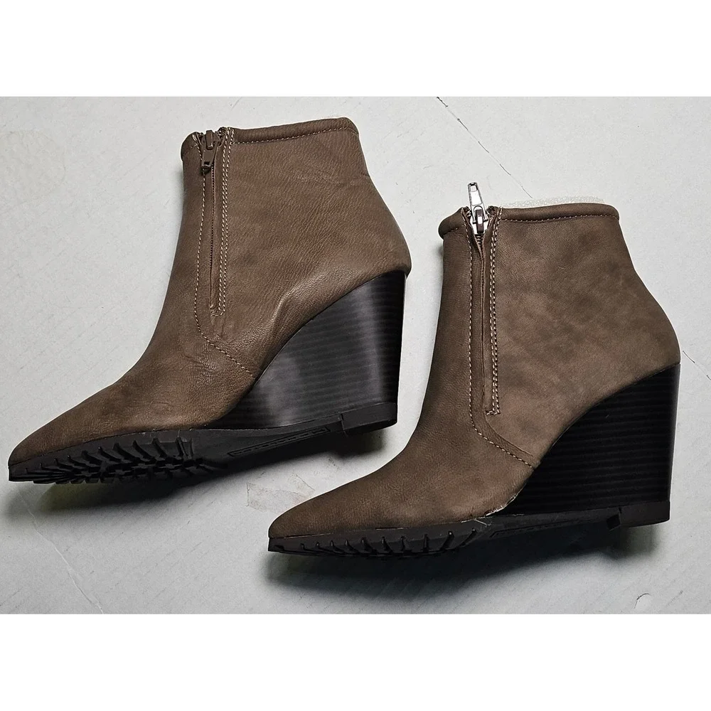 H by Halston HAL Taupe Leather Pointed Toe Wedge Ankle Boots‎ A271616 Womens 5M